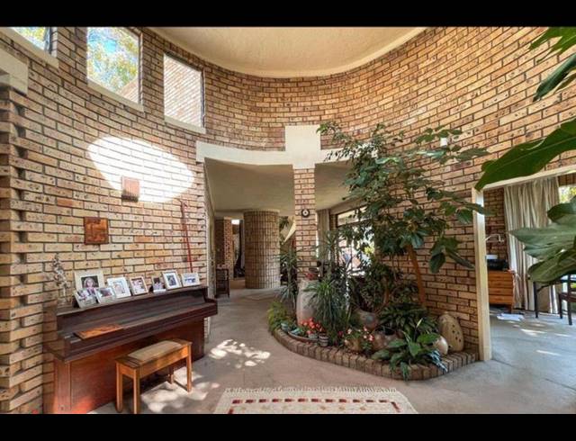 4 BEDROOM HOUSE FOR SALE IN SUNWARD PARK